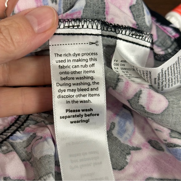 Sofia Jeans by Sofia Vergara Sleeveless Abstract Pink  V-Neck Blouse, Size XL - Picture 6 of 9